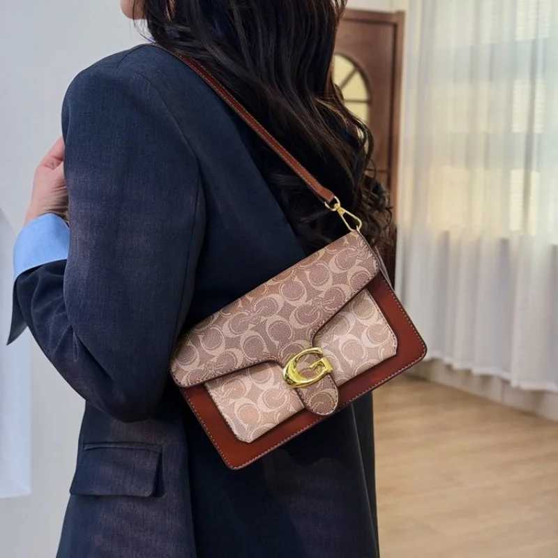 Womens Messenger Bag Made Of Premium Leather Boasting Paris Inspired And Vintage Chic Style M251216