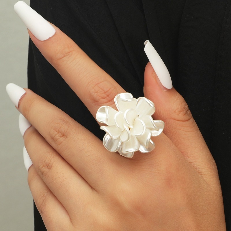 Designer European American Style Personality Exaggerated Flower Fashionable Temperament French Camellia Ring for Women Niche Jewelry High Quality Text
