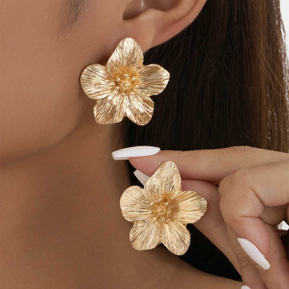 Popular Womens Fashion Earrings Flower Alloy Retro Style Womens Party Accessories Gifts G251216