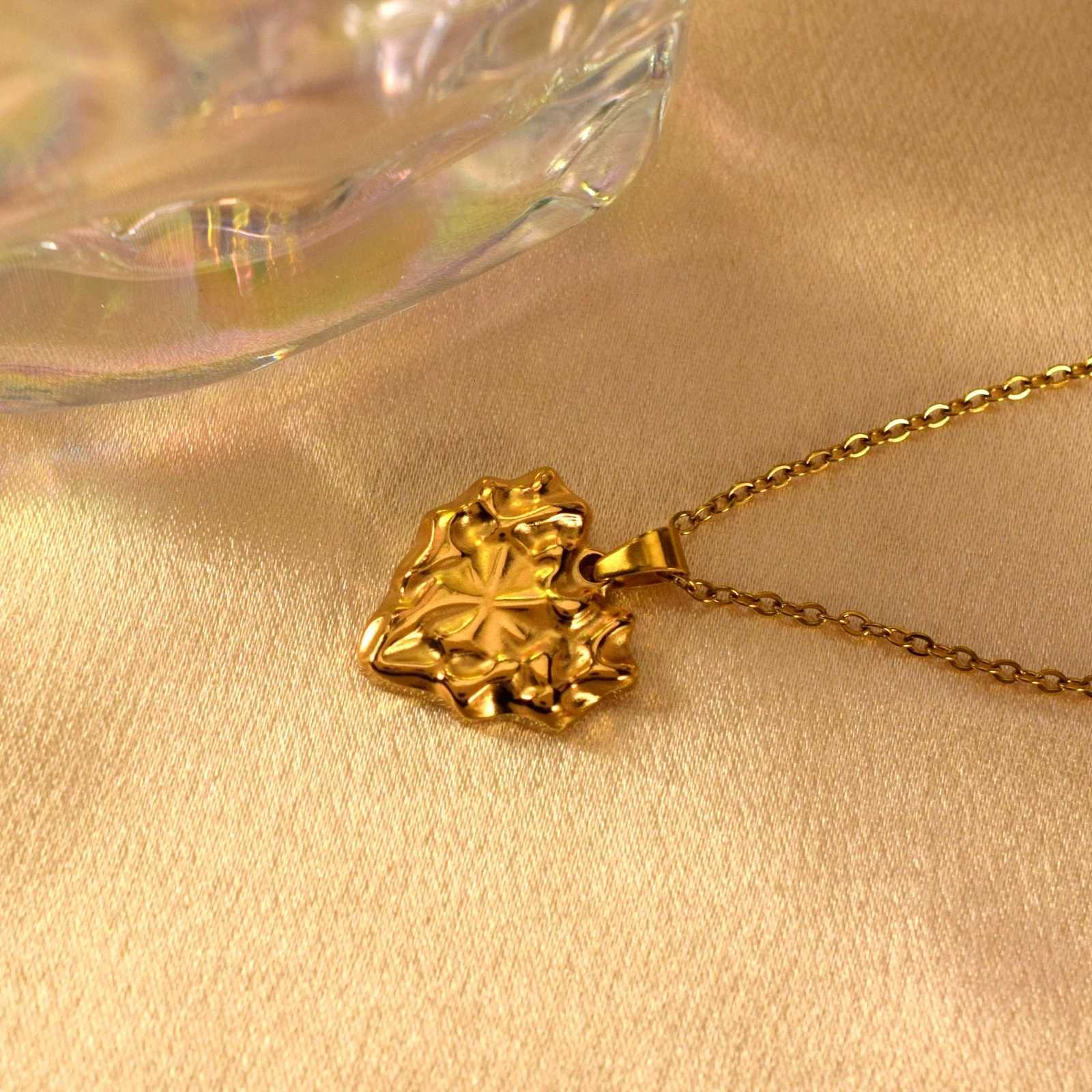 Gold Plated Stainless Steel Necklace Solid Hammer Pattern Heart Pendant Jewelry Accessory M251216