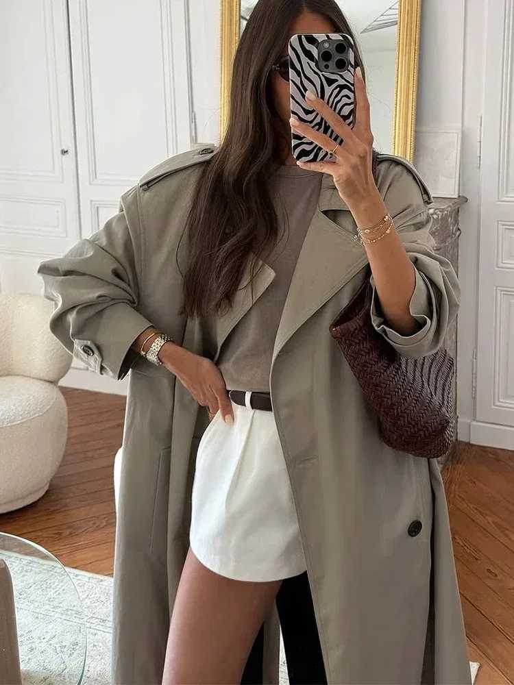 Autumn Women Double Breasted Long Trench Coat with Belt Casual Tierred Lapel Collar Long Sleeves Windbreaker Womens OuterwearsT251216