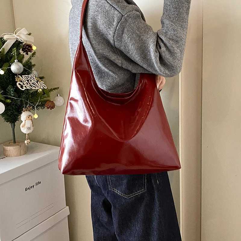 Trendy Wine Red Hobo Bag Vintage Large Capacity Underarm Bag Single Shoulder Simple Shoulder Bag Commute Women Tote M251216