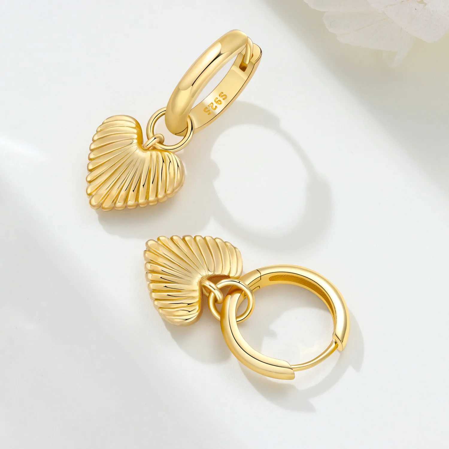 2025 925 Sterling Silver Heart Vintage Luxury Earrings Fashion 18K Gold Hoop Earrings for Women Piercing Jewelry Aretes G251216