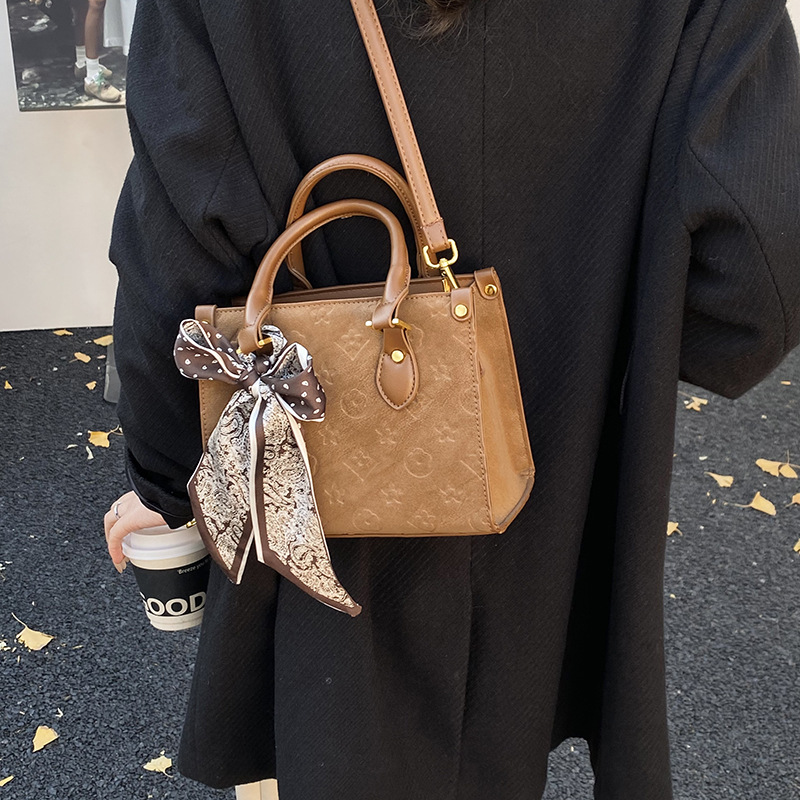 Free Shipping New Collection Minimalist Embossed Design Light Luxury Fashion Handbag Convertible Shoulder and Crossbody Bag Multiple Colors 2026 Hot I