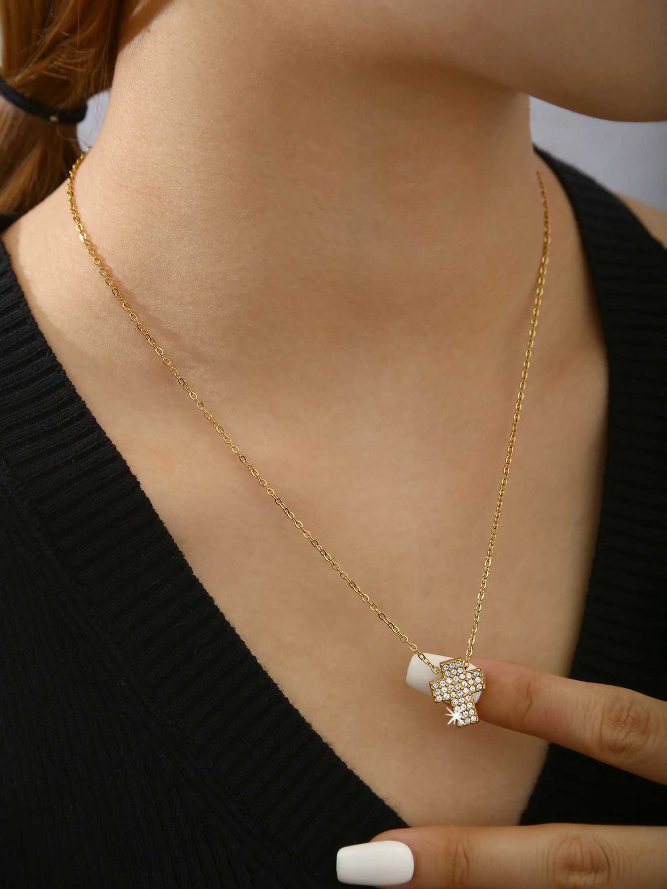 Trendy Temperament Versatile Personality Stainless Steel 18K Gold-Plated Full Diamond Cross Pendant Collarbone Chain Female M251216
