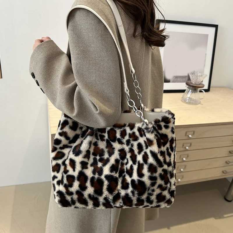 Plush Shoulder Underarm Handbag Women Leopard Tote Bags Lady Fluffy Shoulder Bag Chain Large Capacity Commuter Handle Bag M251216