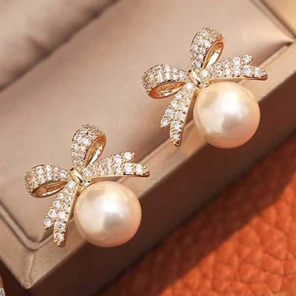 1 Pair Womens Silver Needle Earrings with Diamond Imitation Pearl Inlay Fashionable Niche Design Elegant Jewelry Earrings G251216