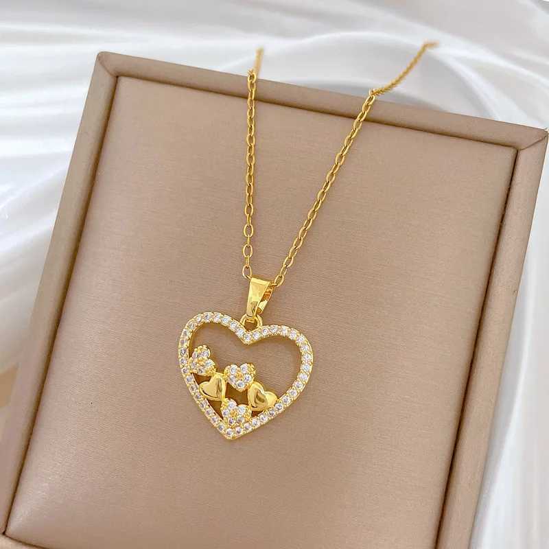 Titanium Steel Hollow Heart Necklace for Women Luxury Versatile Clavicle Chain Fashion Jewelry Accessory Elegant M251216