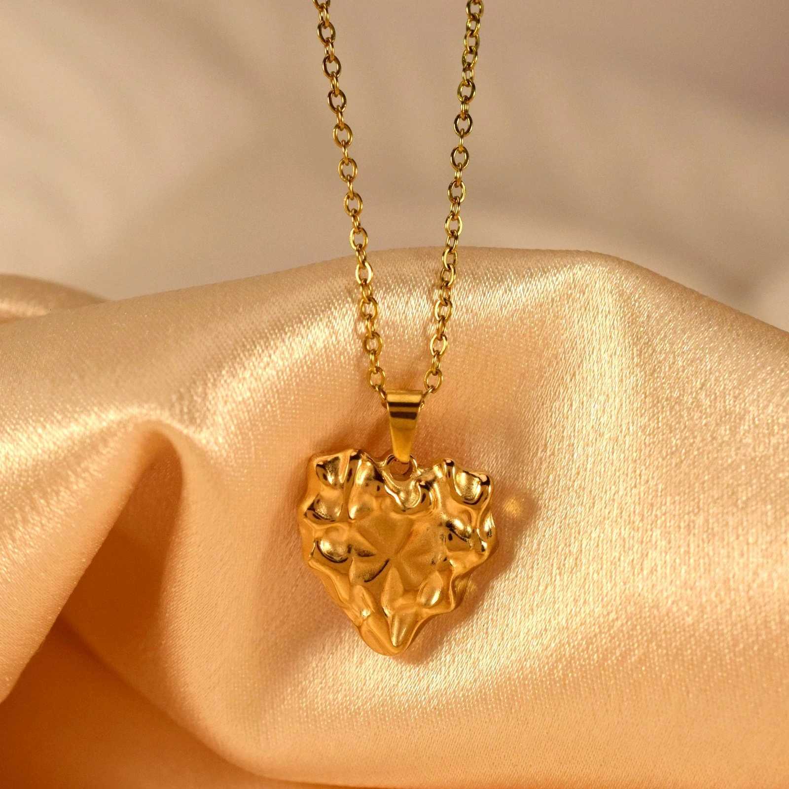 Gold Plated Stainless Steel Necklace Solid Hammer Pattern Heart Pendant Jewelry Accessory M251216