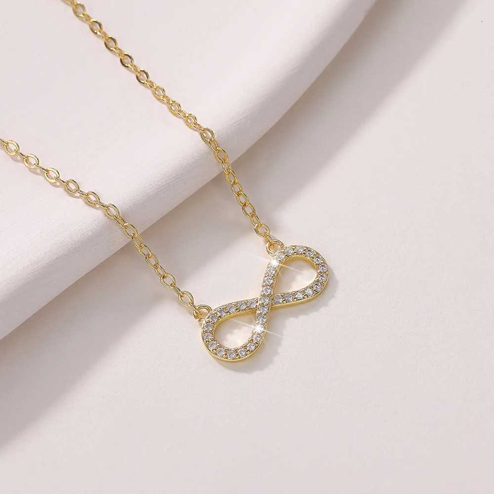 Huitan Simple Infinity Shape Pendant Necklace Women Inlaid Shiny CZ Stone Fancy Figure 8 Clavicle Chain Necklace Wedding Jewelry M251216