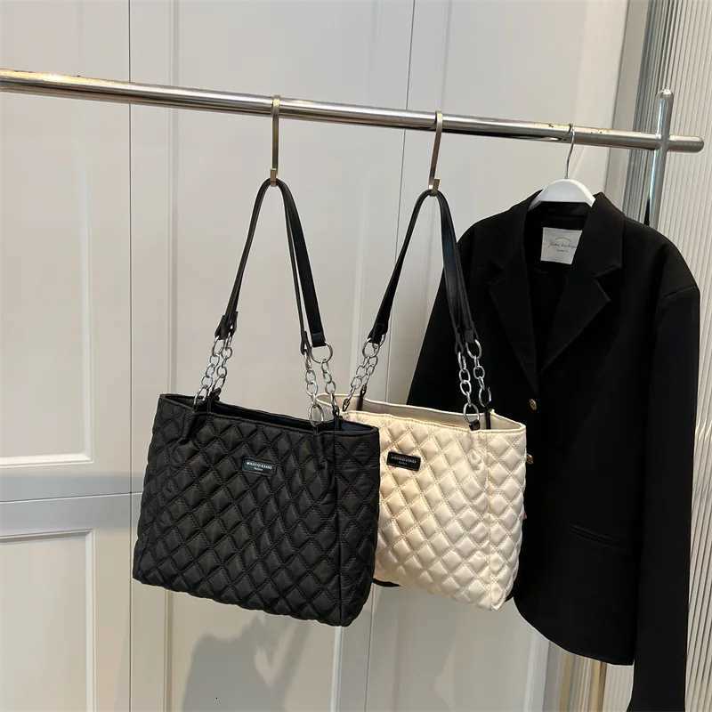 Womens Large Capacity Shoulder Bag Quilted Tote Bag Fashion All-match Commuter Bag M251216