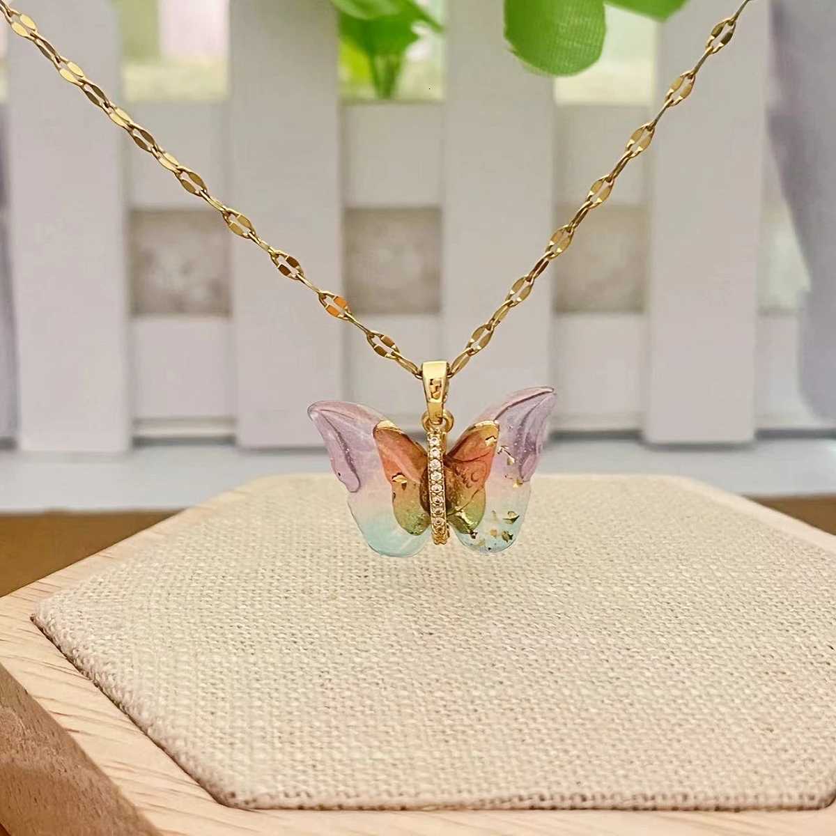 1pcs High End feeling light luxury zircon gradient colorful butterfly fashion simple personality necklace M251216