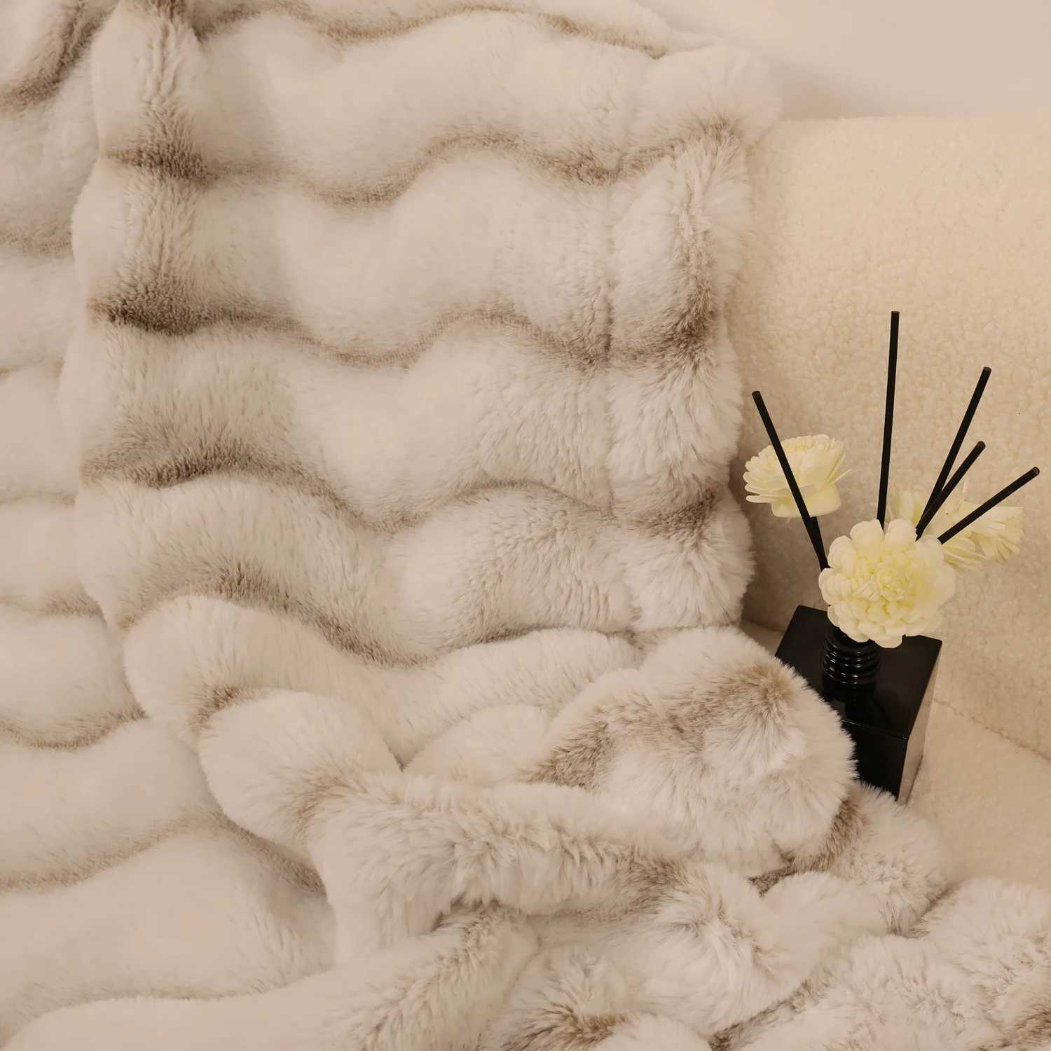 1 pc Faux Fur Blanket for Couch Cozy Soft and Fuzzy Plush Rabbit Fur Bubble Blanket for Sofa Bedroom Living RoomTwo Size H251216 - view 4