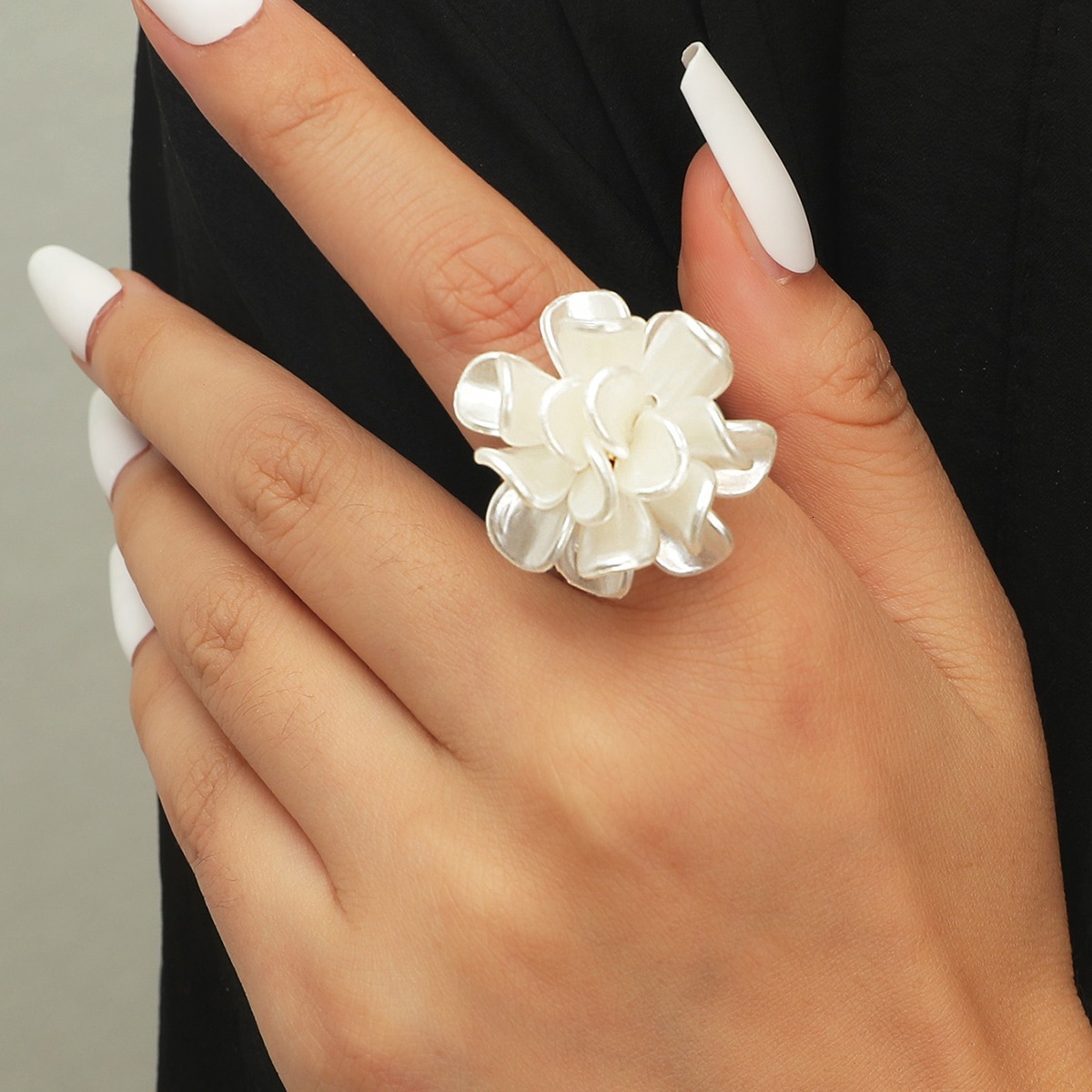 Designer European American Style Personality Exaggerated Flower Fashionable Temperament French Camellia Ring for Women Niche Jewelry High Quality Text