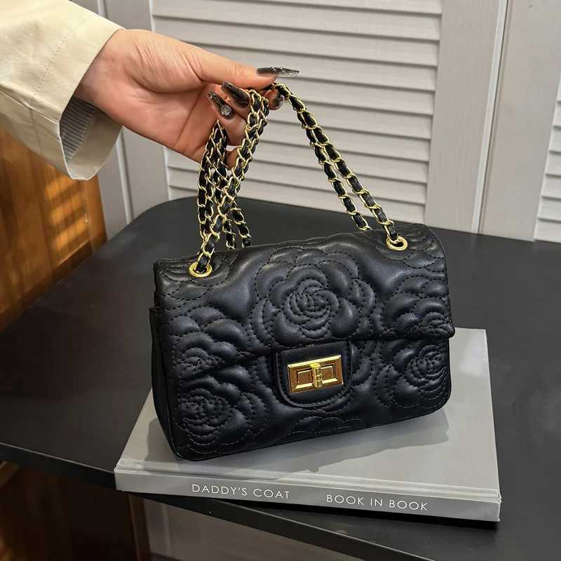 Fashion Versatile Oblique Span Bag Exquisite Trend Chain Womens Bag Design Handbag M251216