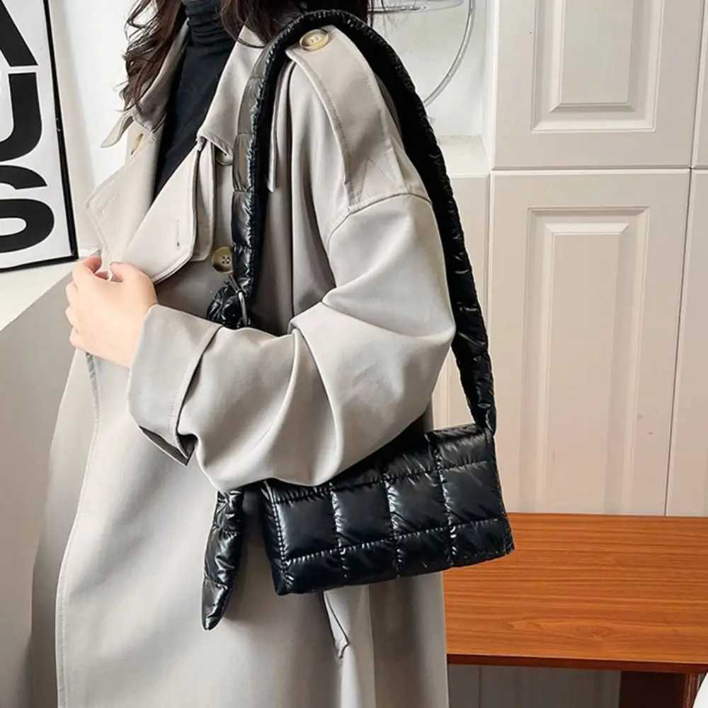 Winter Korean Style Space Cotton Bag Waterproof Puffy Down Womens Shoulder Bag Lightweight Quilted Small Square Bag Ladies M251216