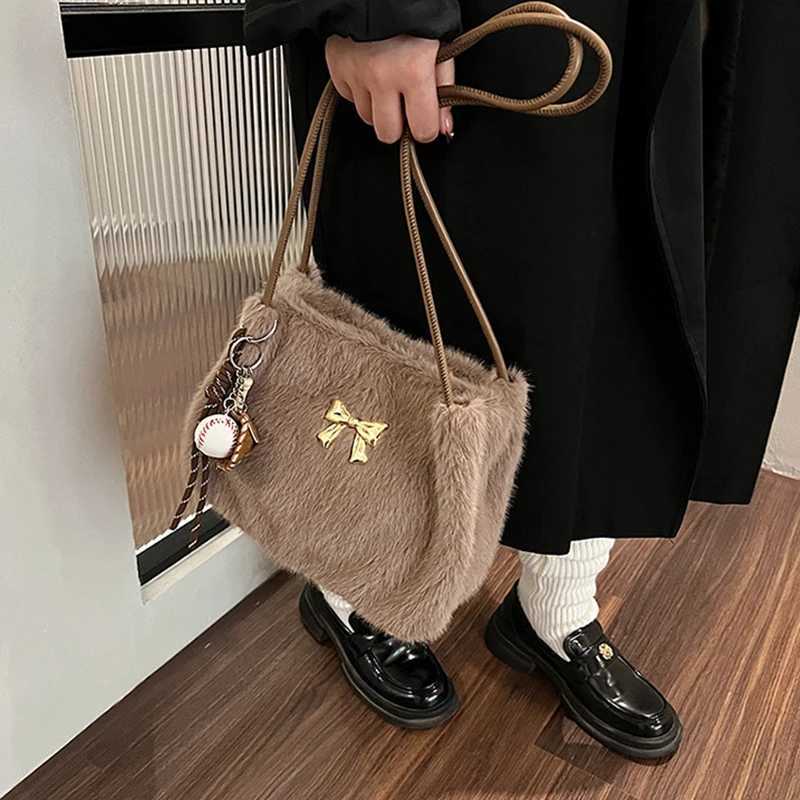 Plush Large-capacity Bag Womens Autumn and Winter New Simple Shoulder Underarm Bag Fashionable Fluff Bucket Handbag M251216