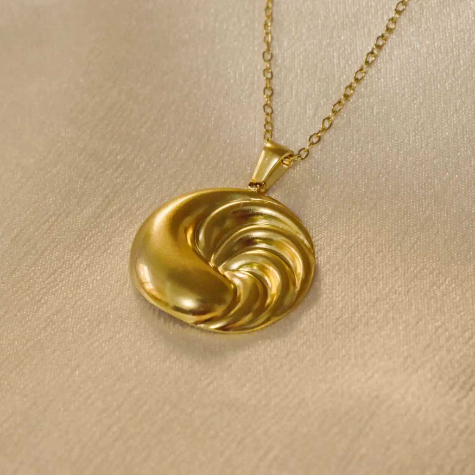 New Womens Round Vortex Thread Trend Pendant Design Personalized Necklace M251216