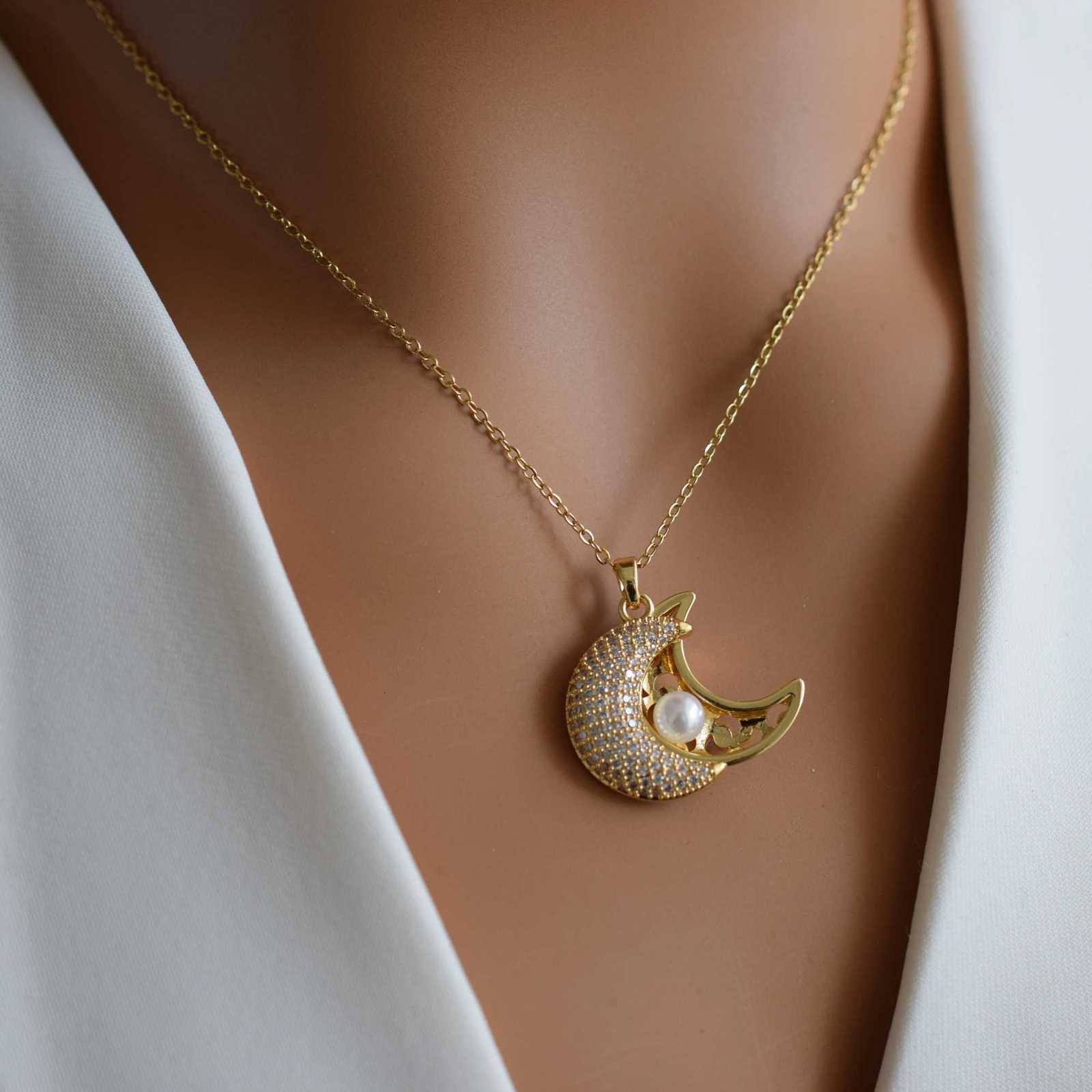 Womens Titanium Steel Chain Gold Plated Opening and Cclosing Moon Peach Heart Pearl Shell Necklace M251216