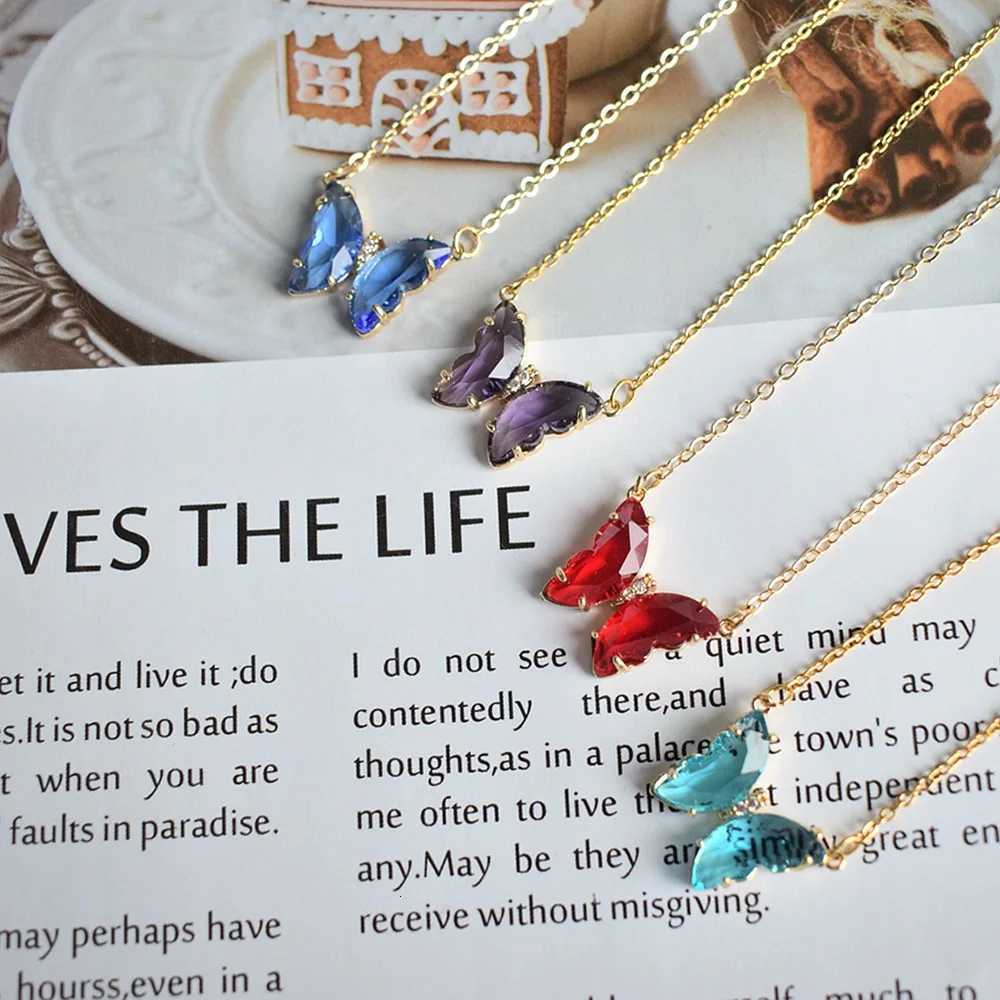 Womens New Stone Pendant Butterfly Necklace Distinctive Amber Necklace M251216