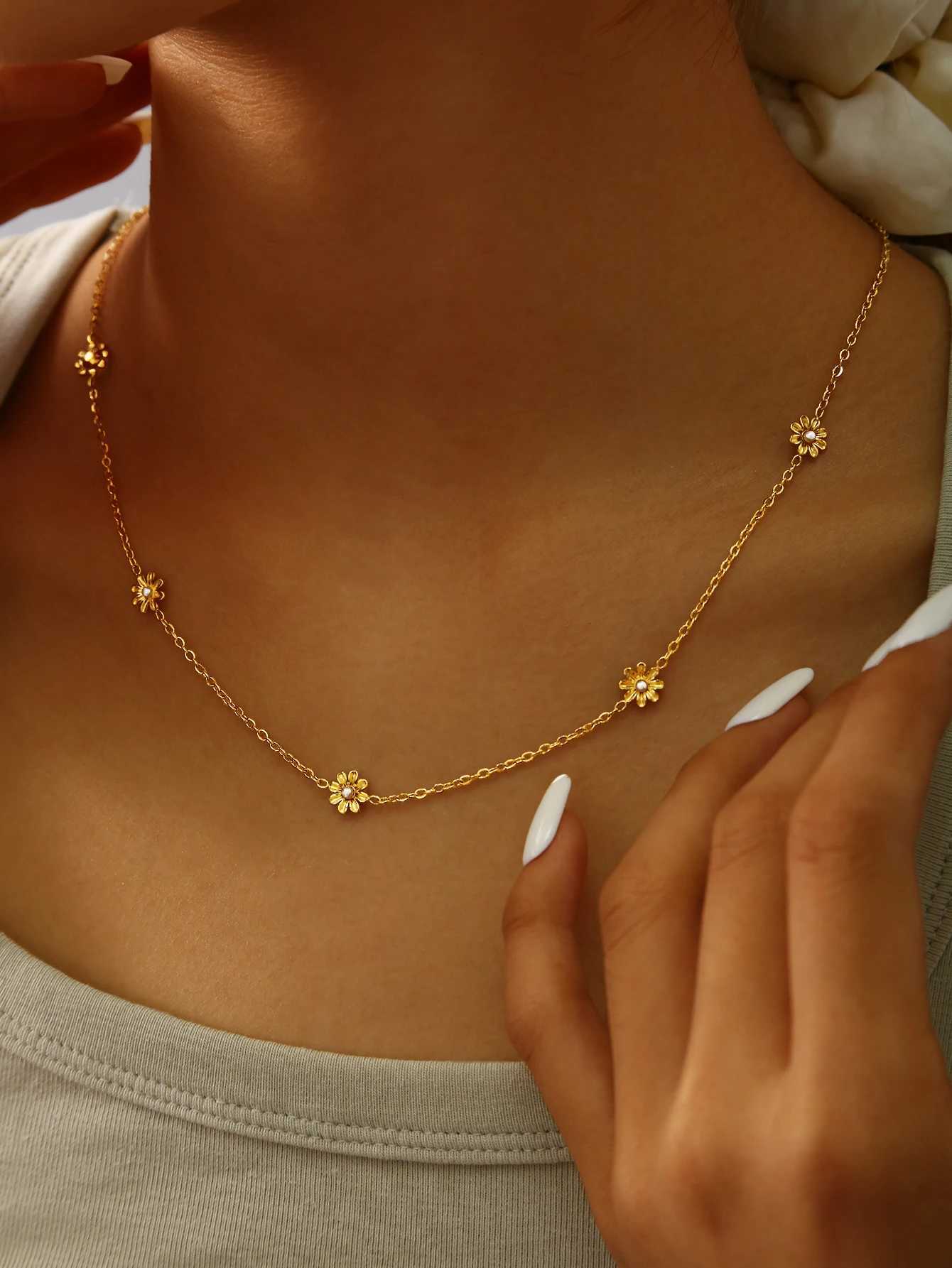 Ins Style Fashion Light Simple Luxury Elegant Delicate Stainless Steel 18K Gold-Plated Pearl Daisy Flower Necklace Female M251216