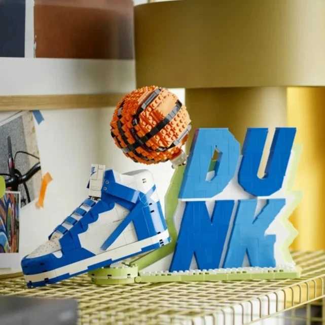 2025 New Sneaker 43008 Model Building Block Sets Christmas Birthday for Children Boys DIY Model Gifts Toys X251216