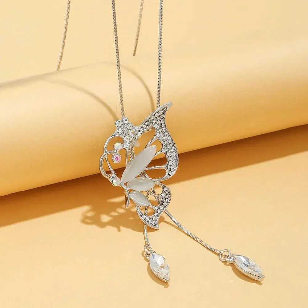 2024 New Fashion Opal Crystal Butterfly Wings Long Necklaces Pendants For Women Simple Trendy Jewelry Sweater Chain M251216