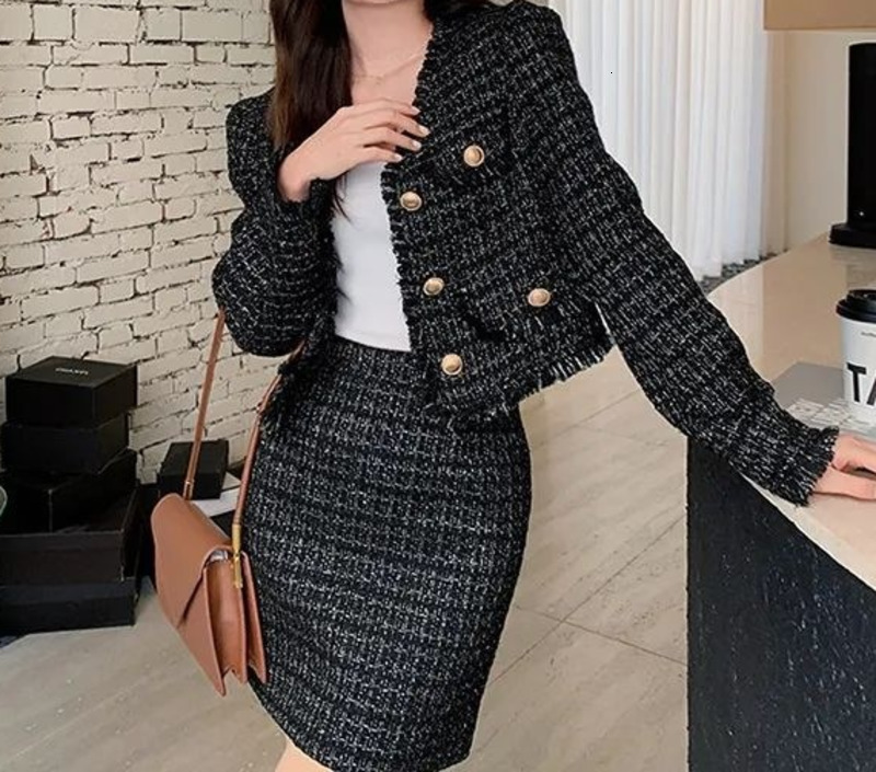 2025 Autumn Winter Little Flower Elegance Style White Shiny Tweed Jacket and Shorts Set Two-Piece Set 250718