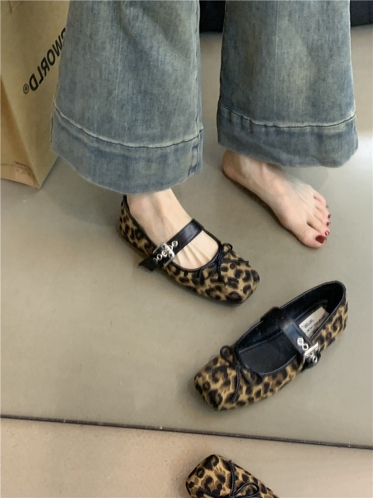 Free shipping designer women's casual shoes new flat bottomed bow ballet shoes silver belt buckle Mary Zhen shoes multi colored 36-42