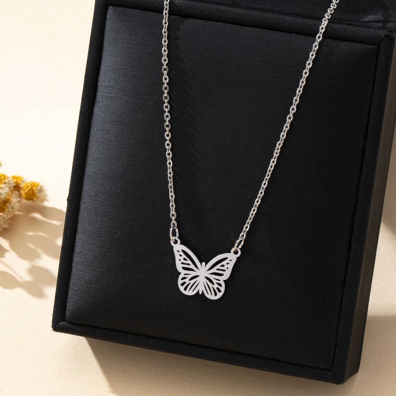 A Womens Necklace a Simple Butterfly Necklace Suitable for Daily Wear and Vacation Wear M251216