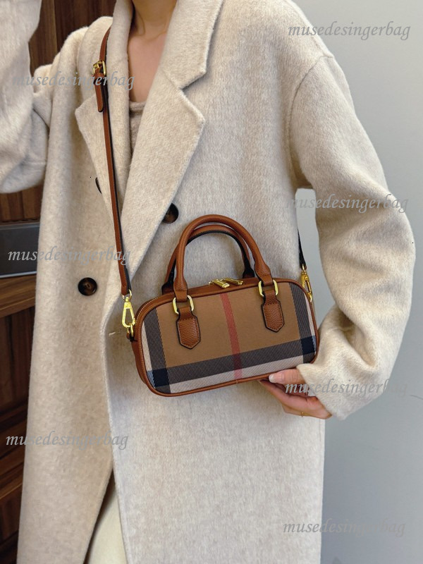 Luxury Brand Designer Hand Bag Fashion Free Shipping Exclusive Women's Bag 2025 New Fashion Women's Single Shoulder Crossbody Bag High-End B