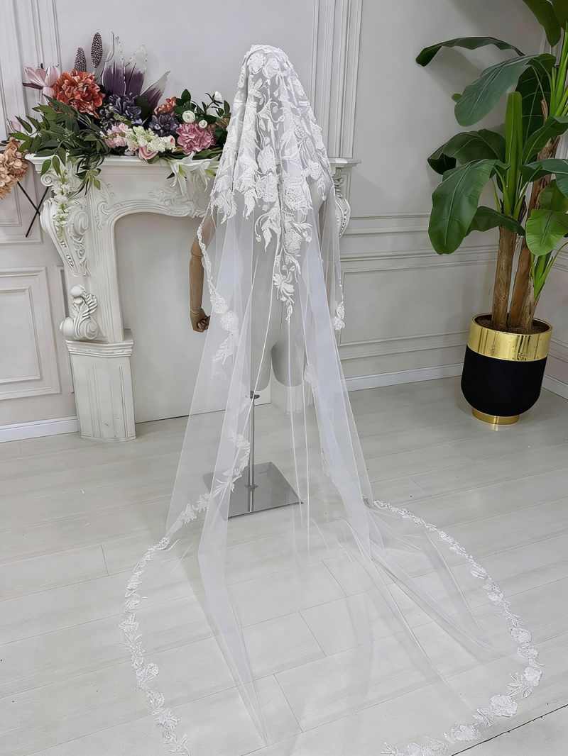 Gorgeous 3D Flowers Wedding Veils One Layer Long Cathedral Length Bridal Veils Sequins Customized Marriage Accessories