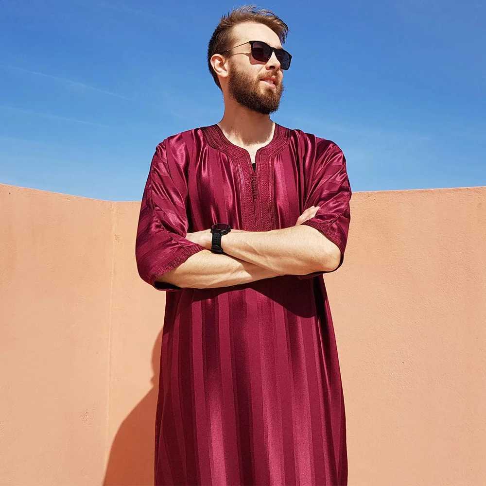 2025 New Men Muslim Abaya Islamic Clothing Mens Embroidered Striped Jubba Thobe Moroccan Dubai Kaftan Eid Prayer Robe Dress W251216 - view 6
