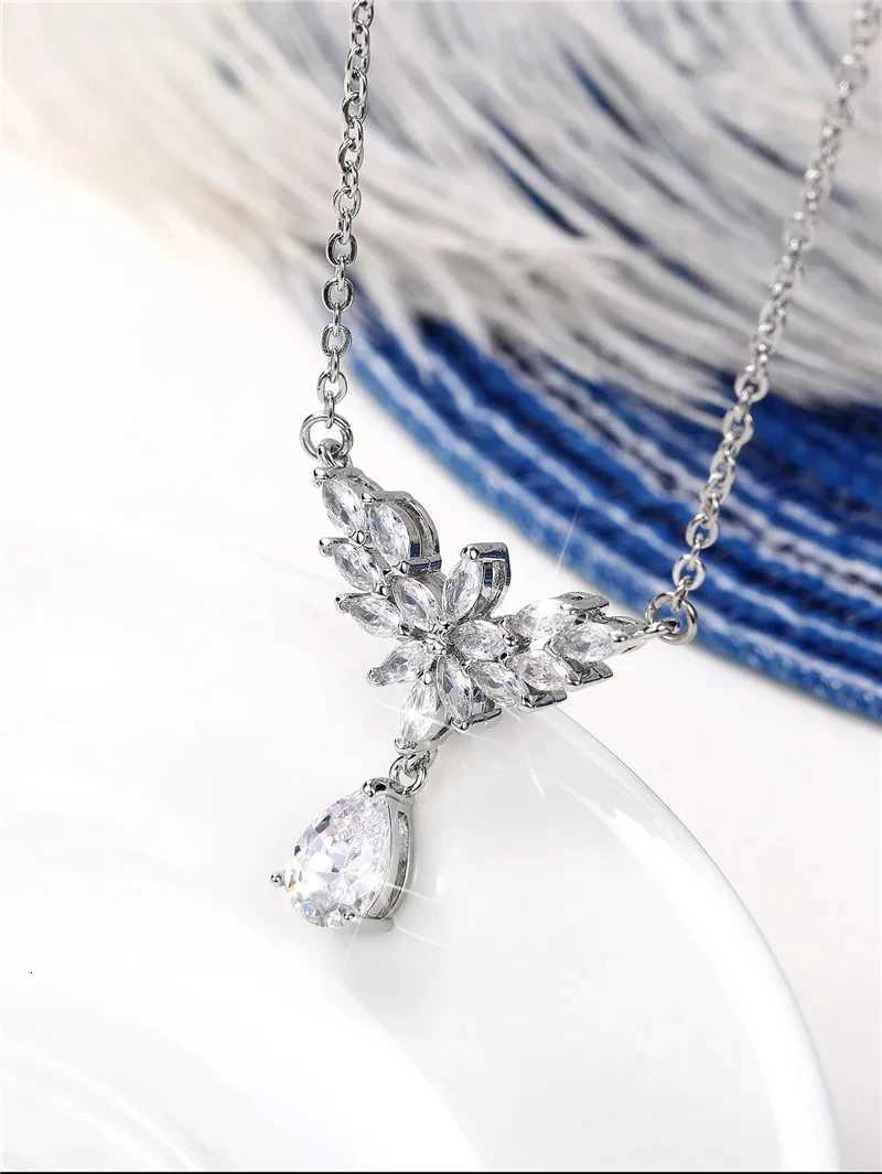 Huitan Aesthetic Women Necklace Engagement Wedding Party Elegant Neck Accessories Crystal Cubic Zirconia Luxury Fashion Jewelry M251216