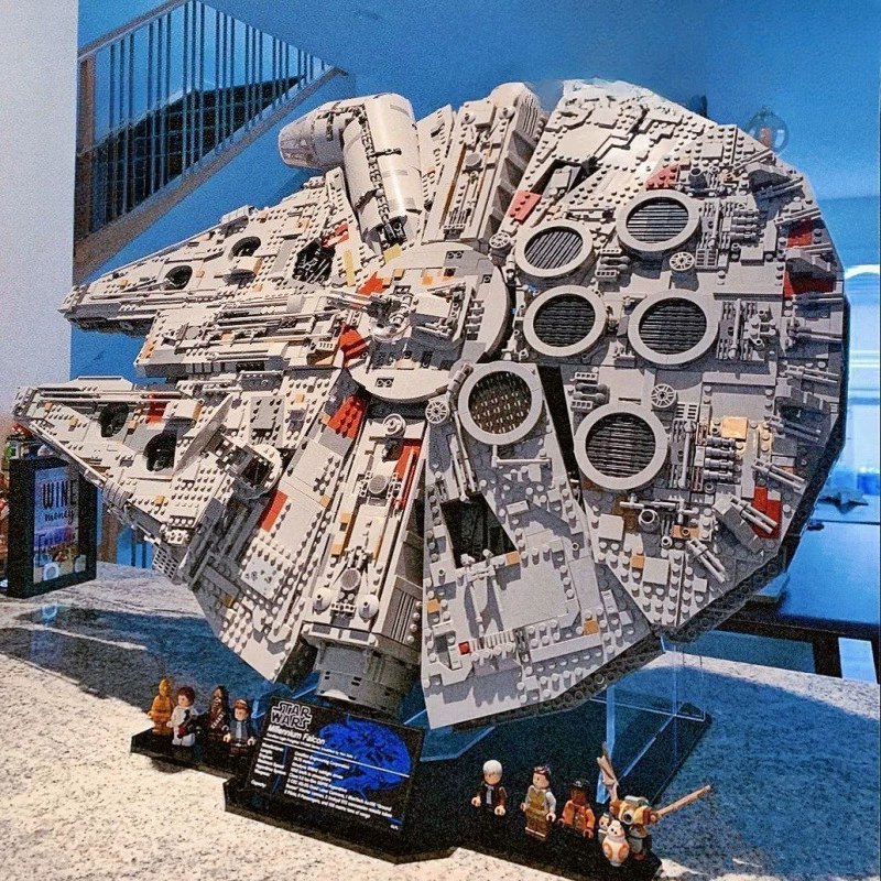 Millennium Falcon Stars Wars Film Building Set Large-scale assembly high-difficulty building block toys Christmas birthday present Spaceship model