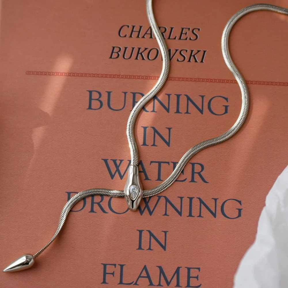 Womens Titanium Steel Gold Plated Design Snake Zircon Necklace Womens Clavicle Chain Snake Neck Chain M251216