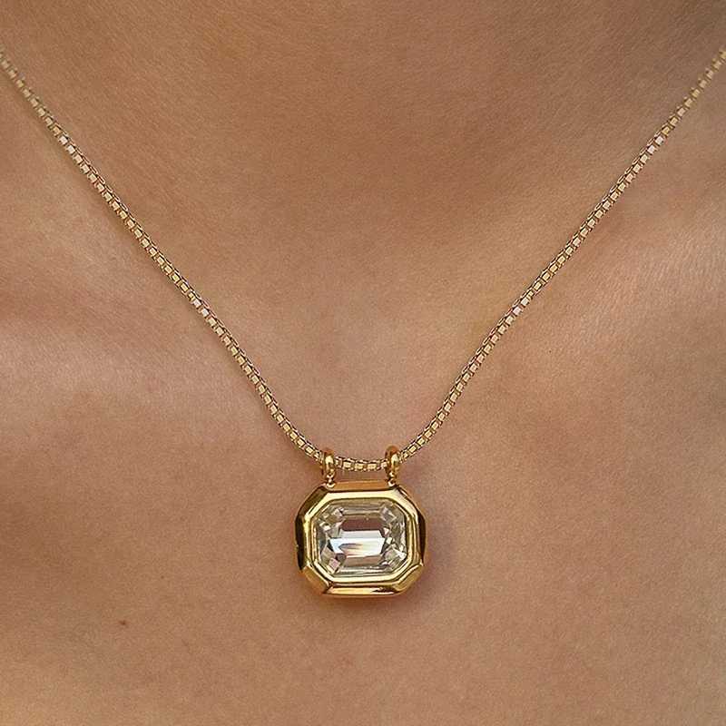 Huitan Gold Color Women Pendant Necklace for Wedding Anniversary Luxury Accessories Inlaid Bright CZ Charming Elegant Jewelry M251216