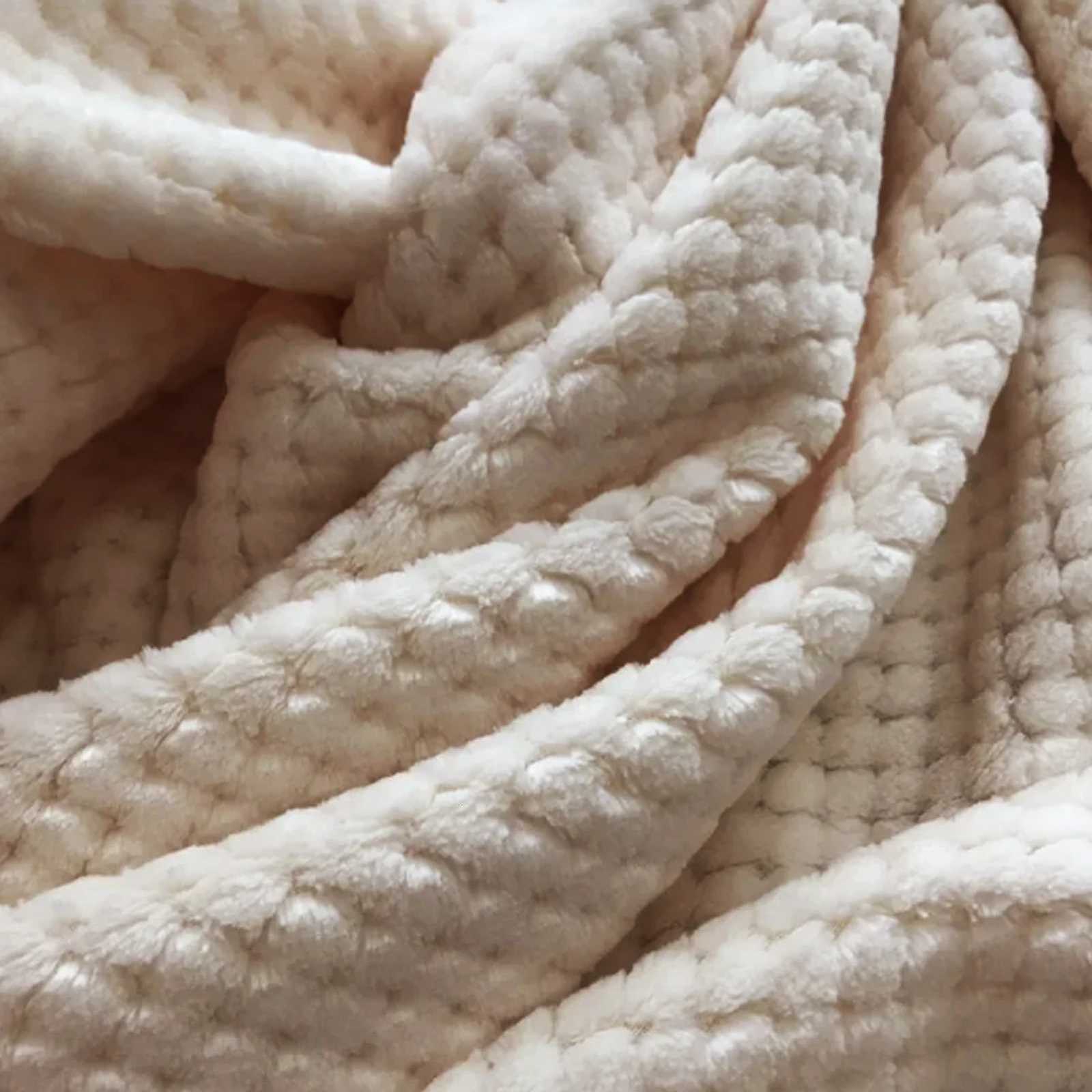 Thickened Solid Color Flannel Blanket Exquisite Craft Design Warm Cozy Bedding Blanket Suitable for Sofa Bedding Airplane H251216 - view 5
