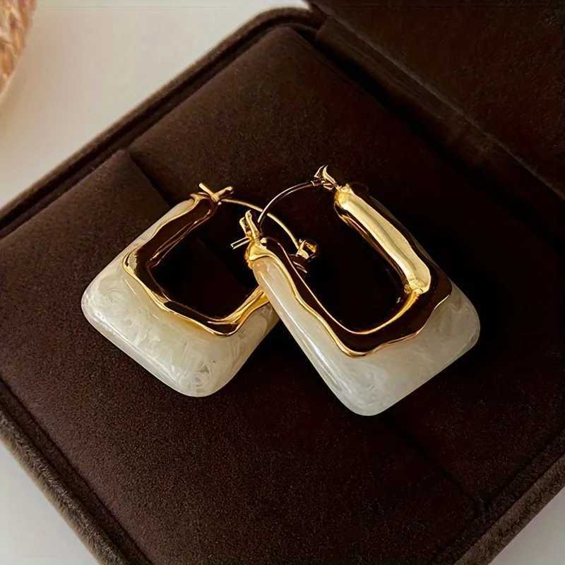 Elegant Vintage U-Shaped Hoop Earrings for Women Golden-Tone Finish Resin Inlay Stylish Earring Party Jewelry Gifts G251216