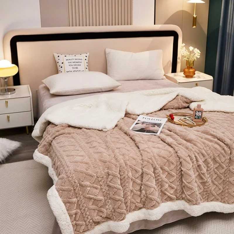 Thickened Thermal Double Layer Fleece Comfortable Blanket Hemming Tafu Blanket Casual Sofa Single Double Blanket Small Quilt H251216 - view 5
