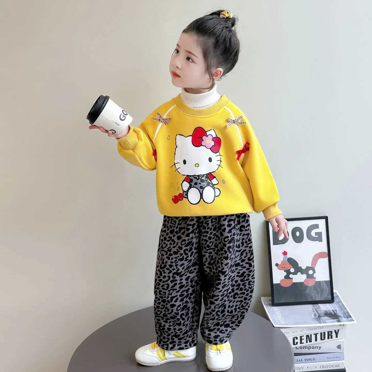 Sanrio Anime Hello Kitty Girl Long Sleeve Pants Set Winter Hoodless Sweatshirt Pants Kids Velvet Top Sports Pants Student Casual Wear H251216