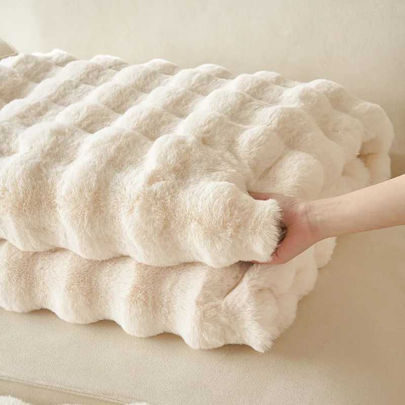High Quality Faux Rabbit Fur Blanket Thick Warm Solid Color Sofa Cover Blanket High End Comfortable Quilt for Autumn Winter H251216 - view 6