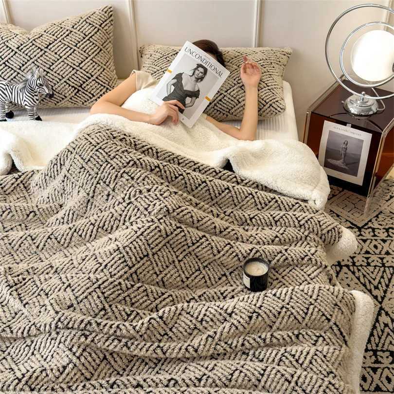 Luxury Double Layer Faux Fleece Fur Throw Blanket Soft Warm Gray Striped Office Sofa Blanket and Pillow Cases Fluffy Bed Blanket H251216 - view 6