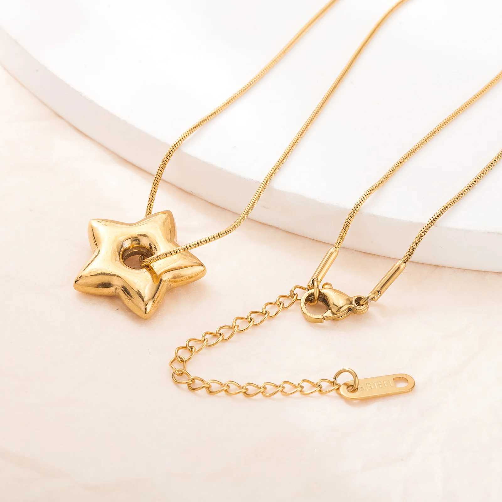 Womens Stainless Steel Hollow Star Pendant Necklace Fashion Not Faded Hollow Collarbone Necklace M251216