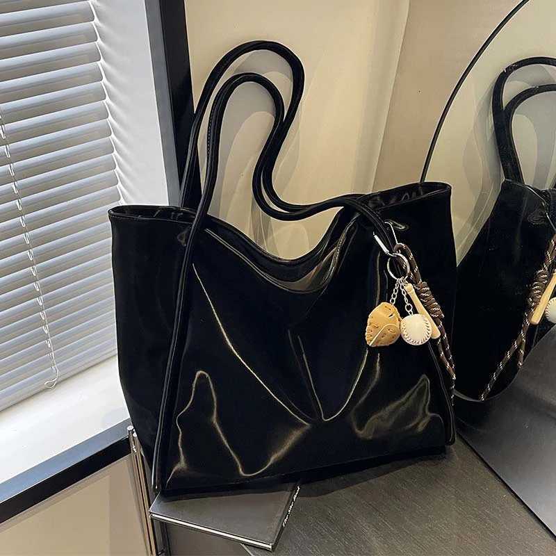 Black Large Capacity Tote Bag For Women New Simple Soft PU Leather Shoulder Bags Female Commuting Shopping Handbags M251216