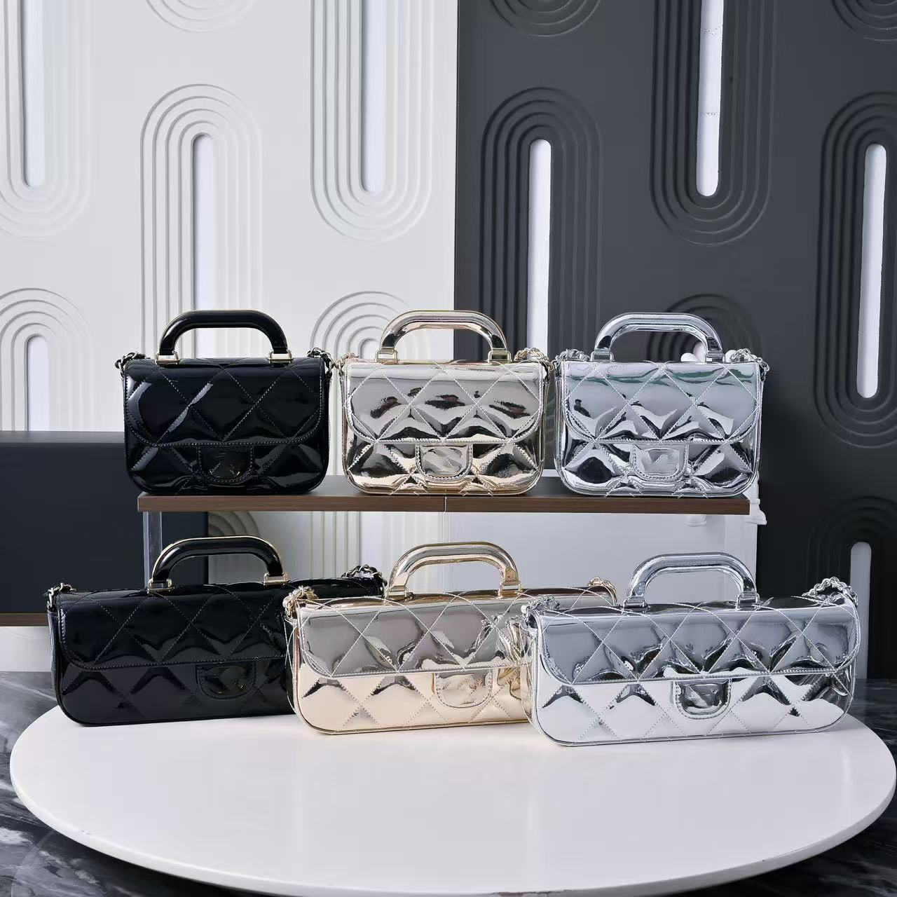 10ALuxurious 25K Baguette Style Purse - Fashionable High-Gloss Material with Secure Zipper