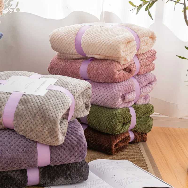 Blankets for Beds Solid Yellow Color Soft Warm 300GSM Plaid Square Flannel Blanket On the Bed Thickness Throw Blanket H251216 - view 4