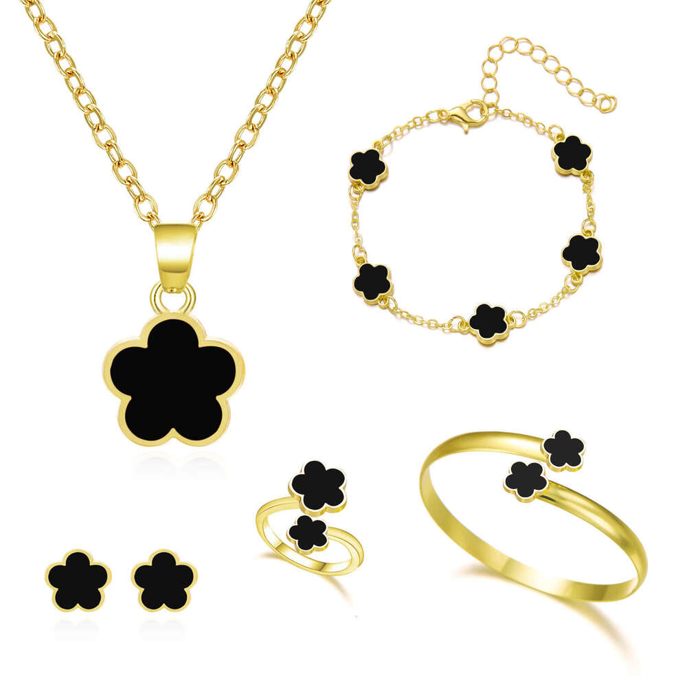 New Fashion 5 Set for Wen Simple Lucky Flower Necklace Bracelet Earring Elegance French Party Jewelry S250804