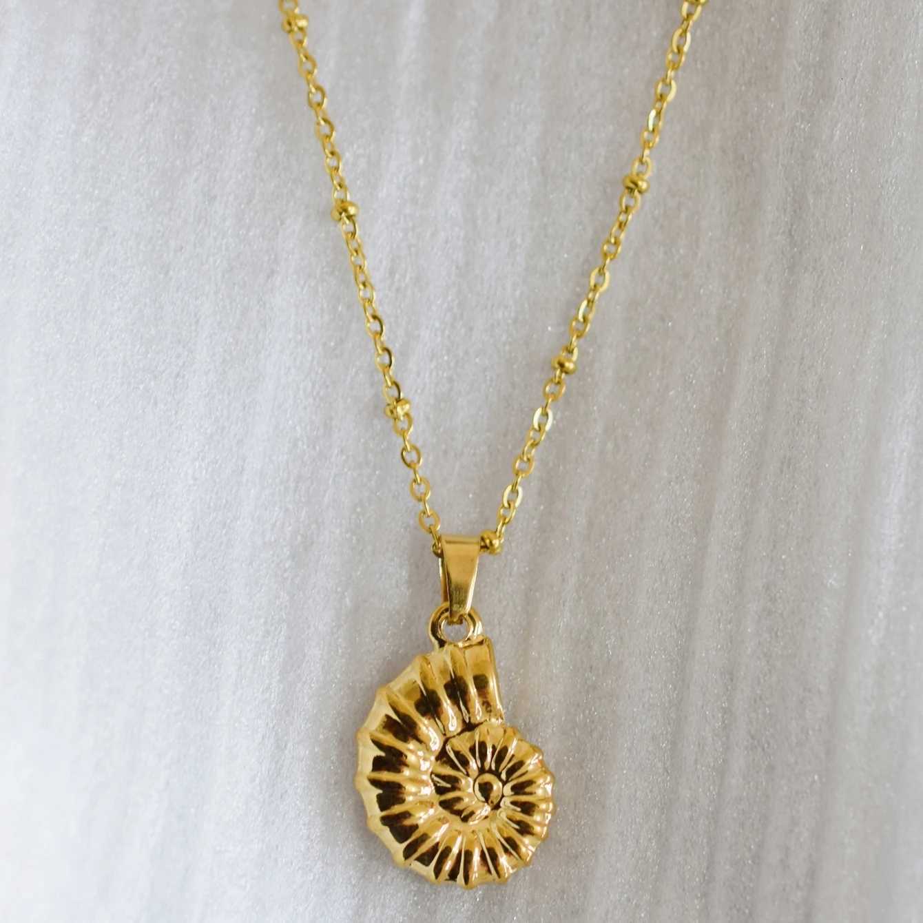 Hot Sale Stainless Steel Conch Necklace Gold Plated Titanium Steel Conch Shell Clavicle Chain M251216