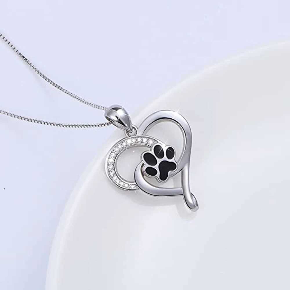 Huitan Newly Design Heart Shaped Pendant Necklace Silver Color Chain Lovely Black Footprints Anniversary Gift Wedding Jewelry M251216